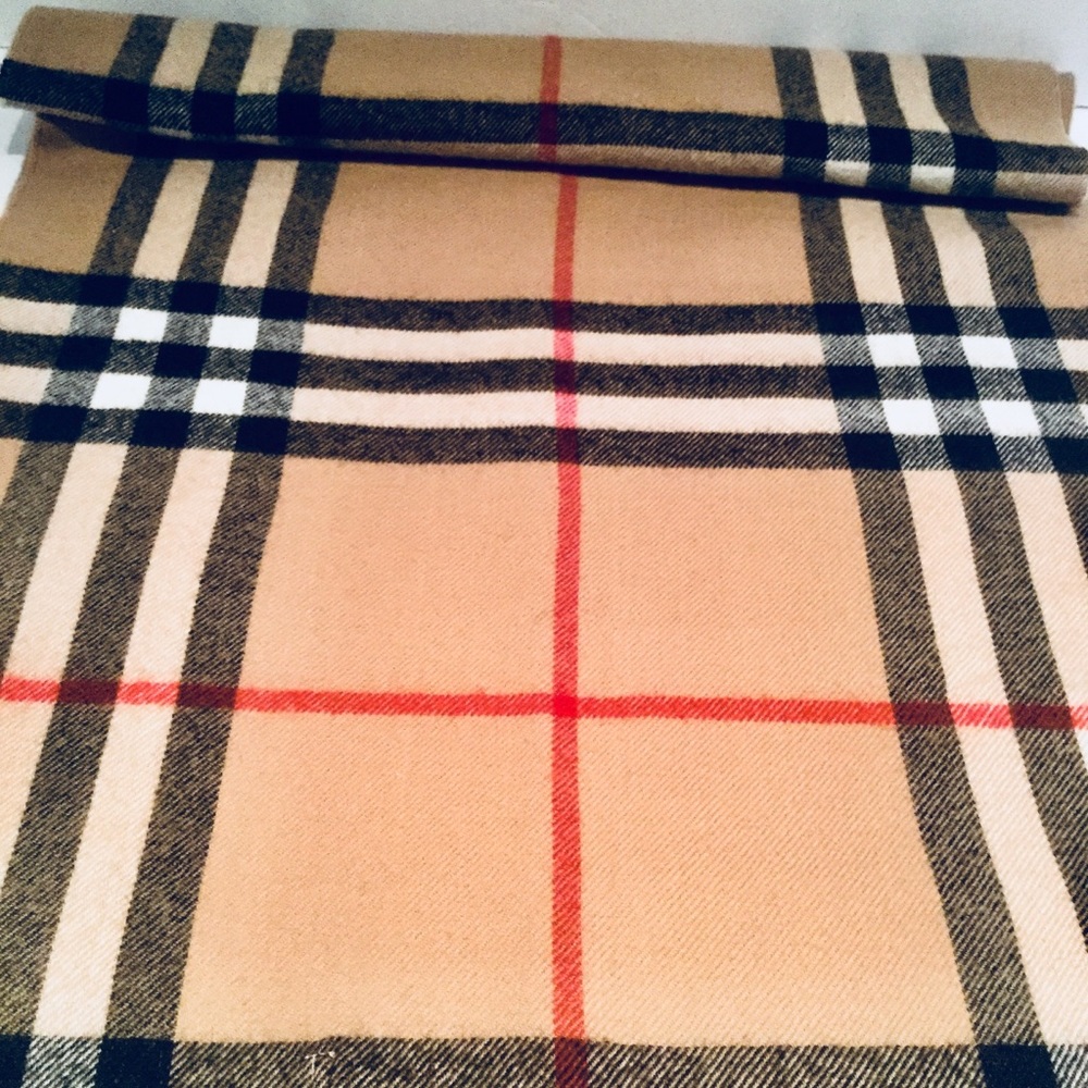 BURBERRY ST. HELEN REVERSIBLE POCKET STOLE/ SCARF. - Picture 6 of 10